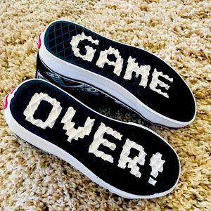 90 percent new Vans shoes unisex 4 woman’s size 5.5